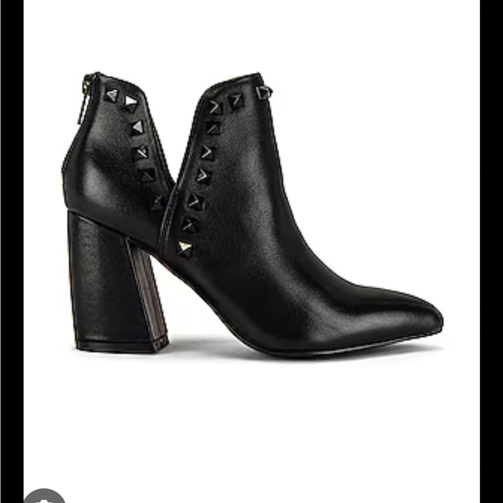 EUC Steve Madden Studded Gloria Booties